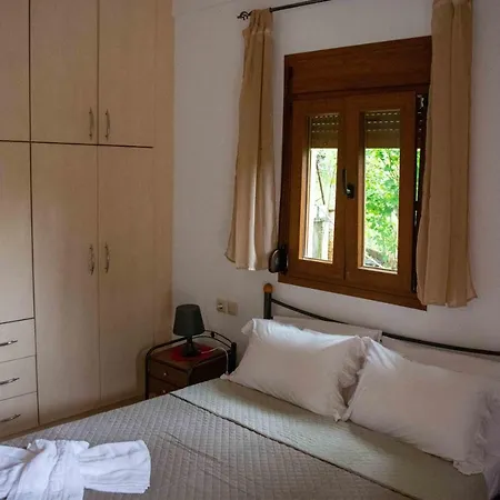 Efi's Áyios Dhimítrios